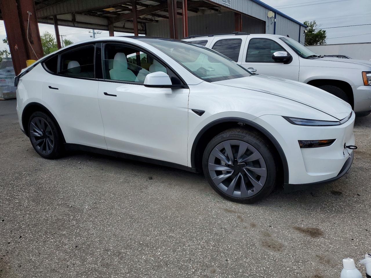 2026 TESLA MODEL Y