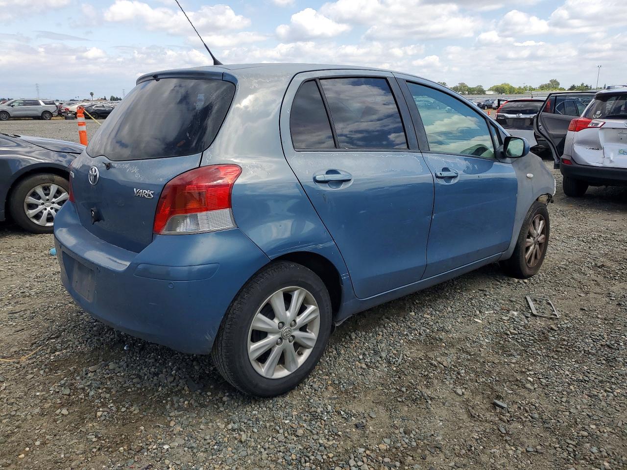 2011 TOYOTA YARIS