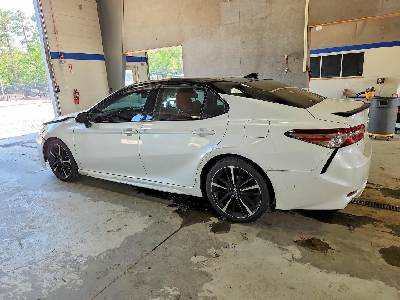 2018 TOYOTA CAMRY