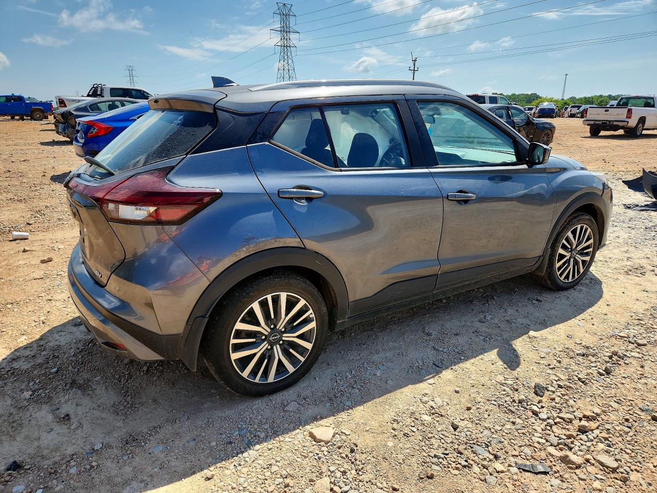 2022 NISSAN KICKS