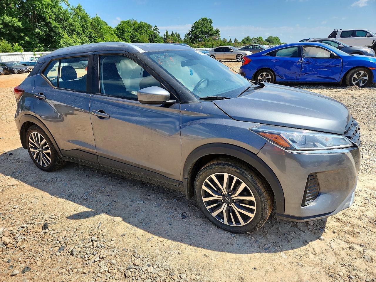 2022 NISSAN KICKS