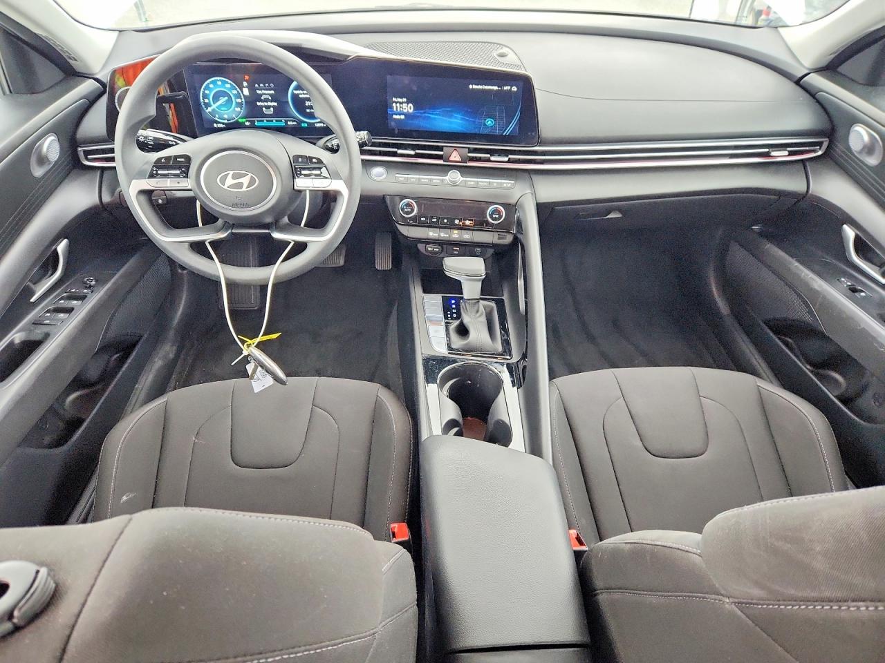 2024 HYUNDAI ELANTRA