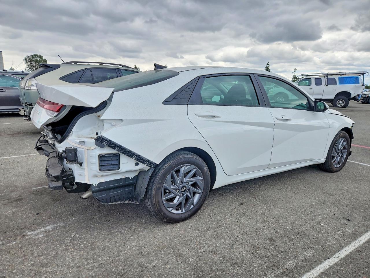 2024 HYUNDAI ELANTRA