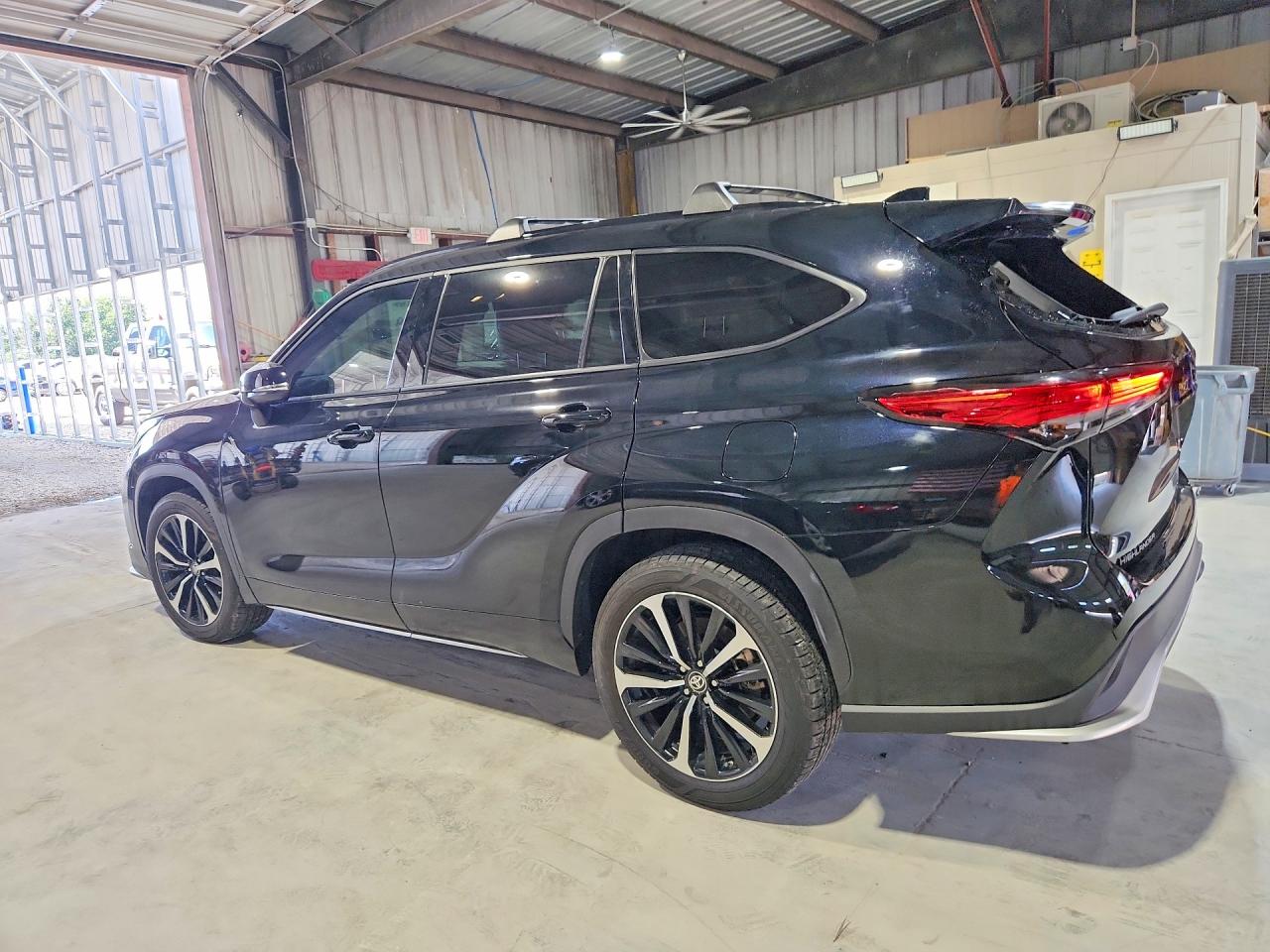 2022 TOYOTA HIGHLANDER