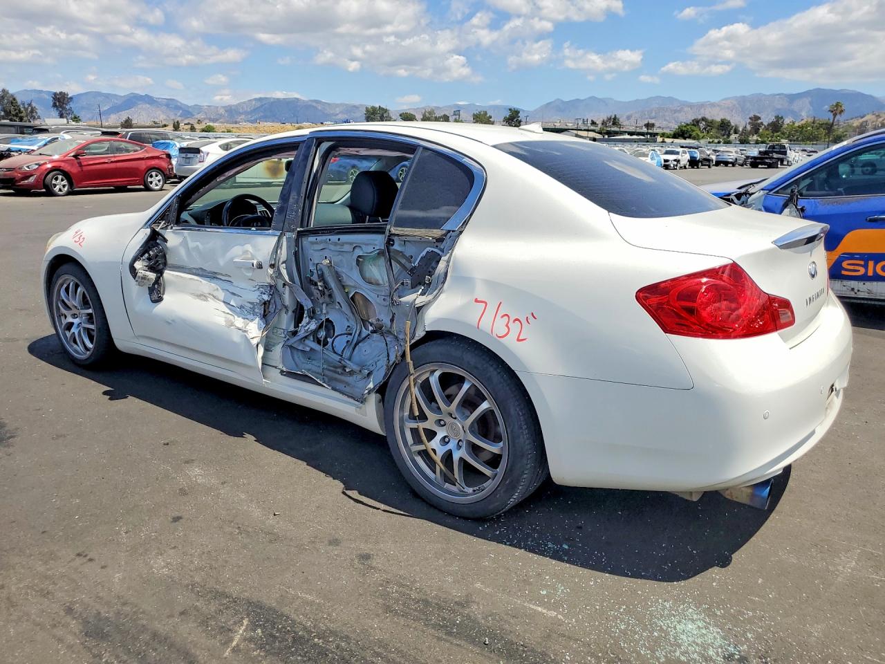 2013 INFINITI G37