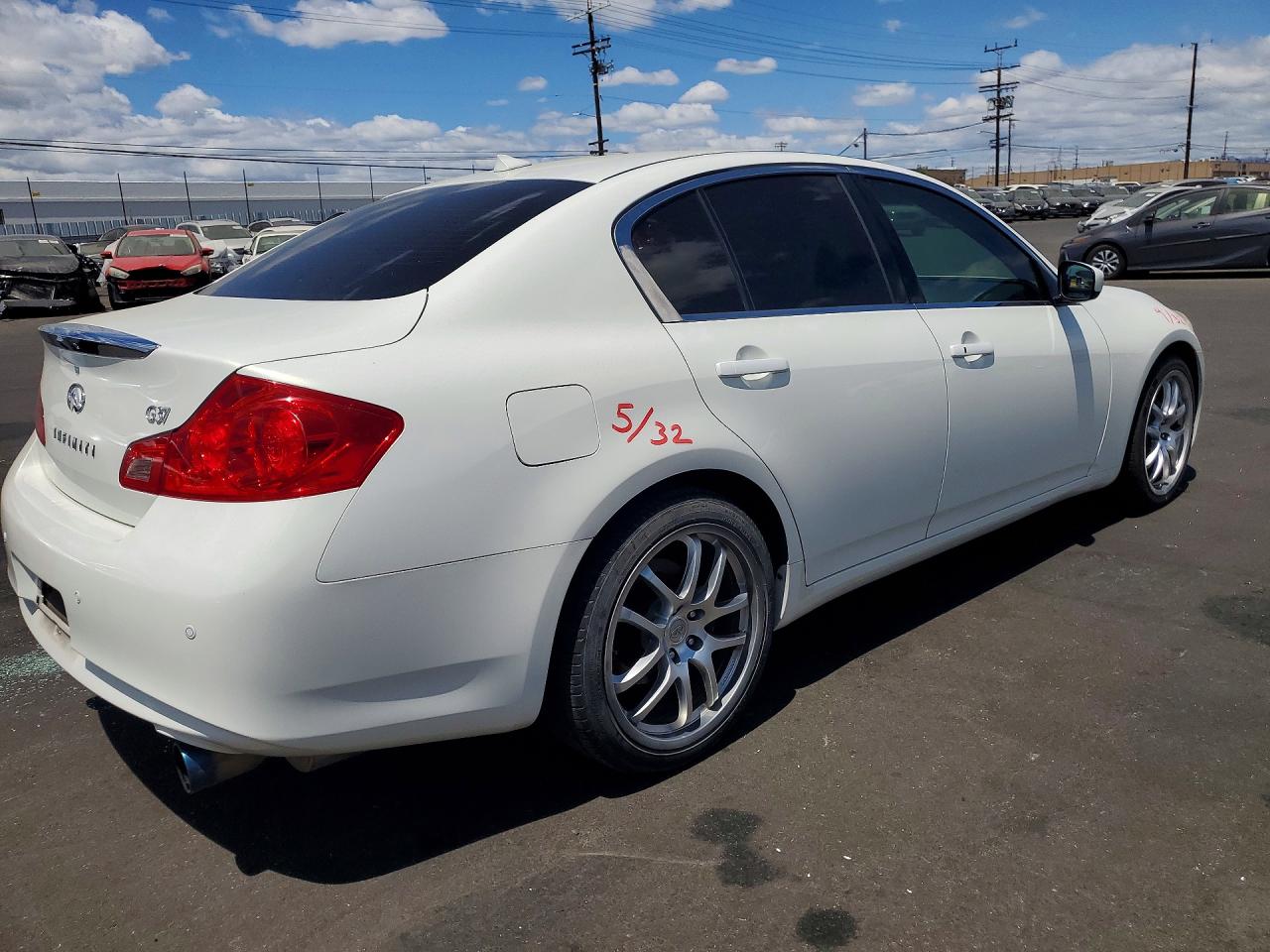 2013 INFINITI G37