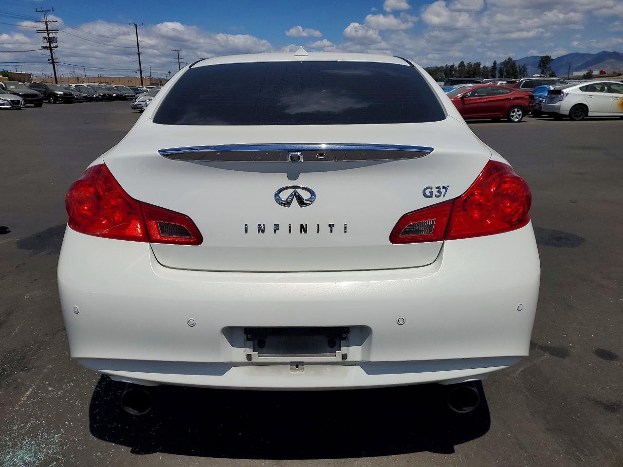 2013 INFINITI G37