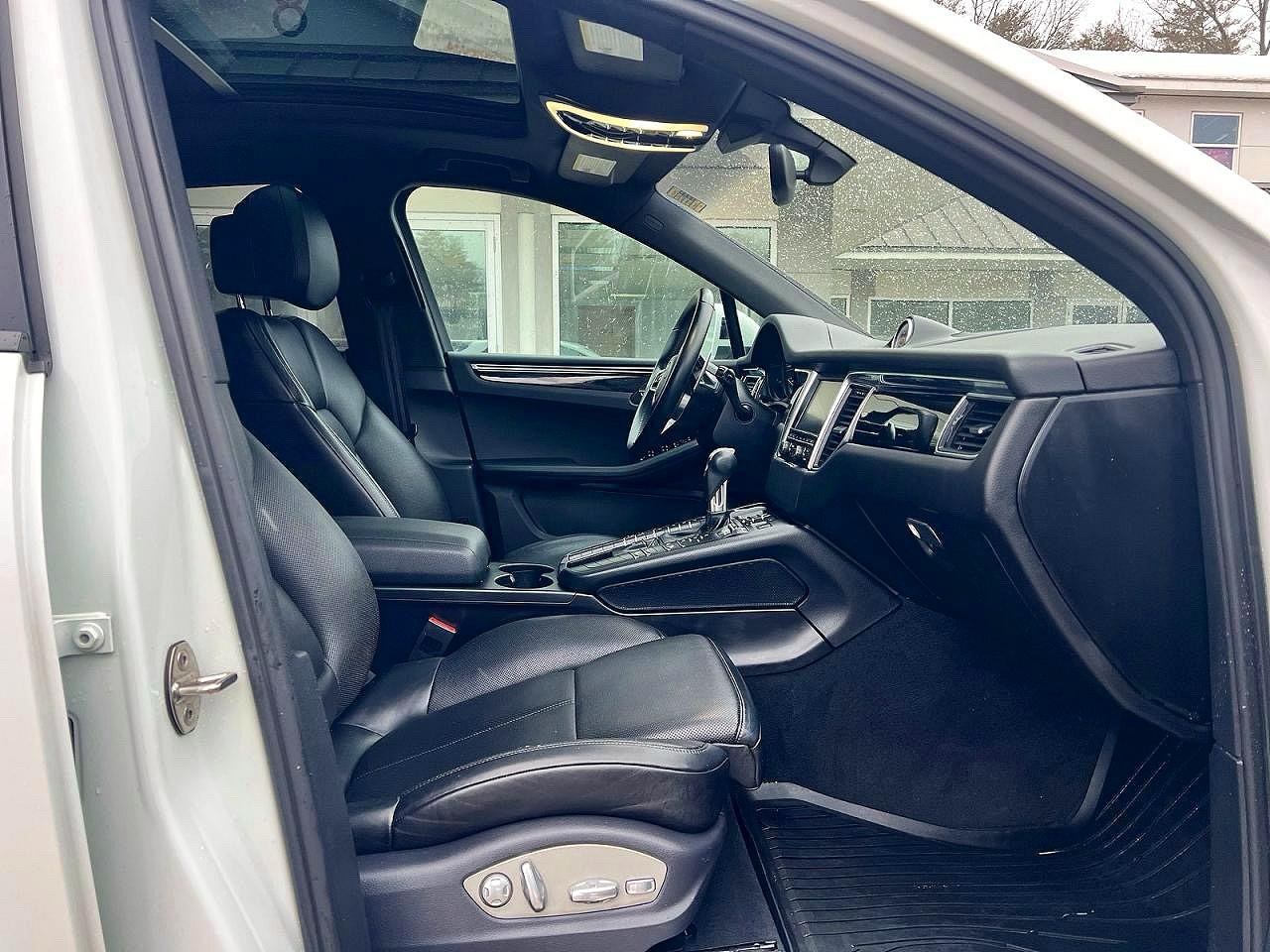 2015 PORSCHE MACAN
