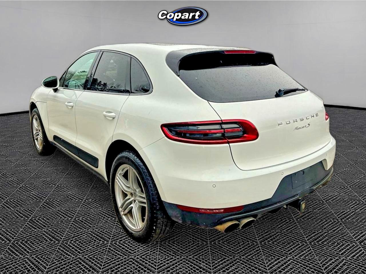 2015 PORSCHE MACAN
