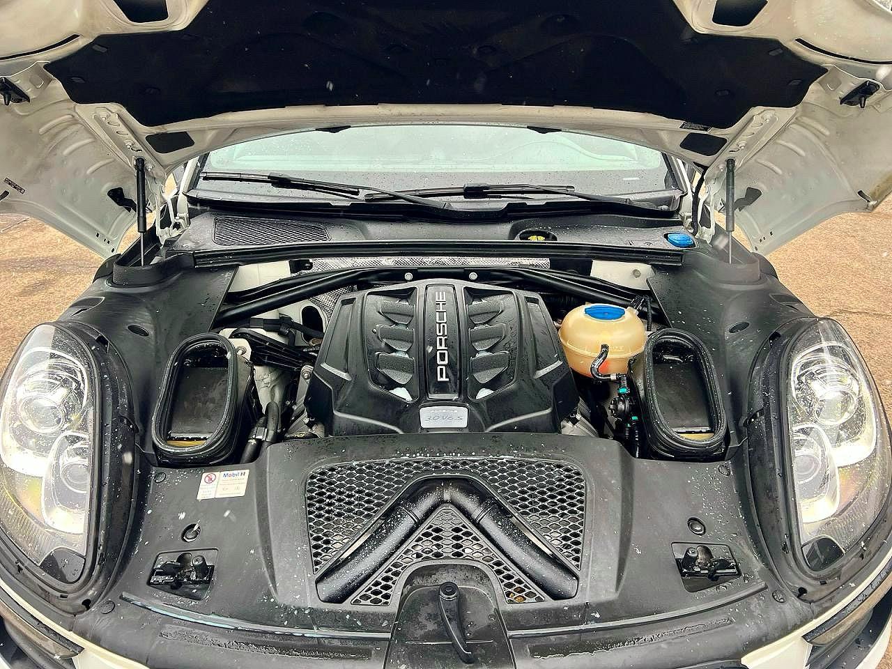 2015 PORSCHE MACAN