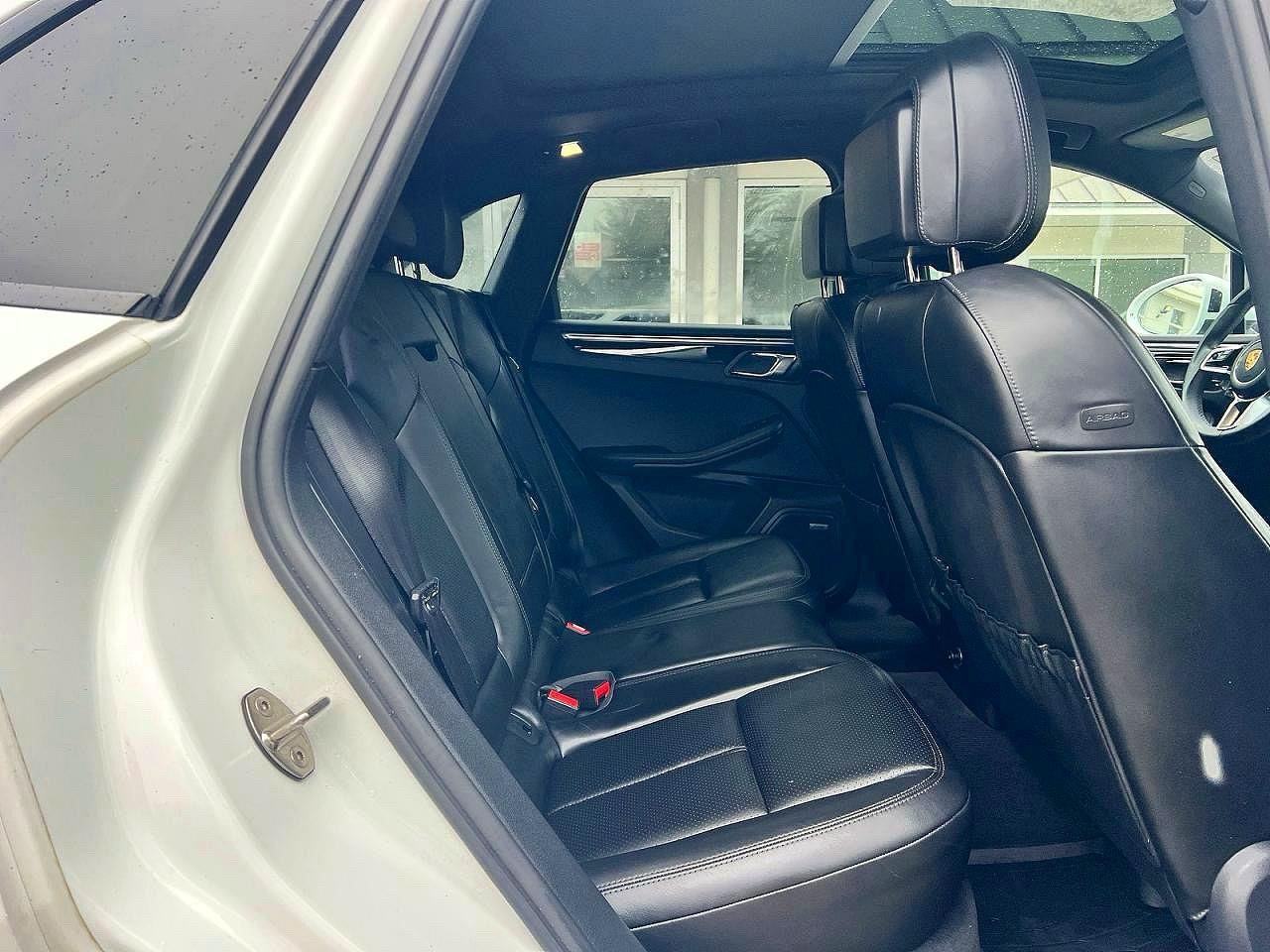 2015 PORSCHE MACAN