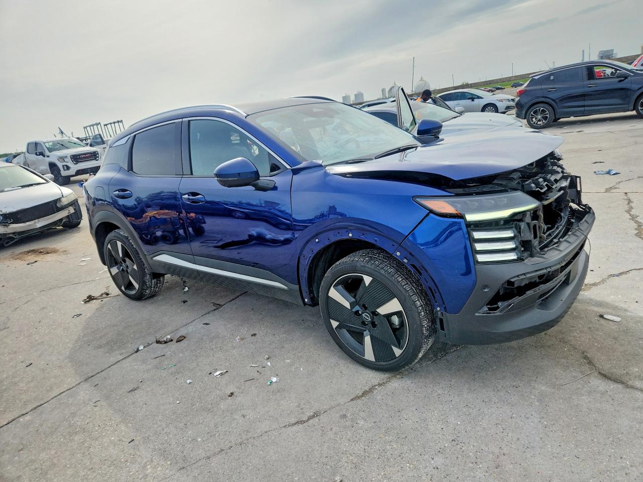 2025 NISSAN KICKS
