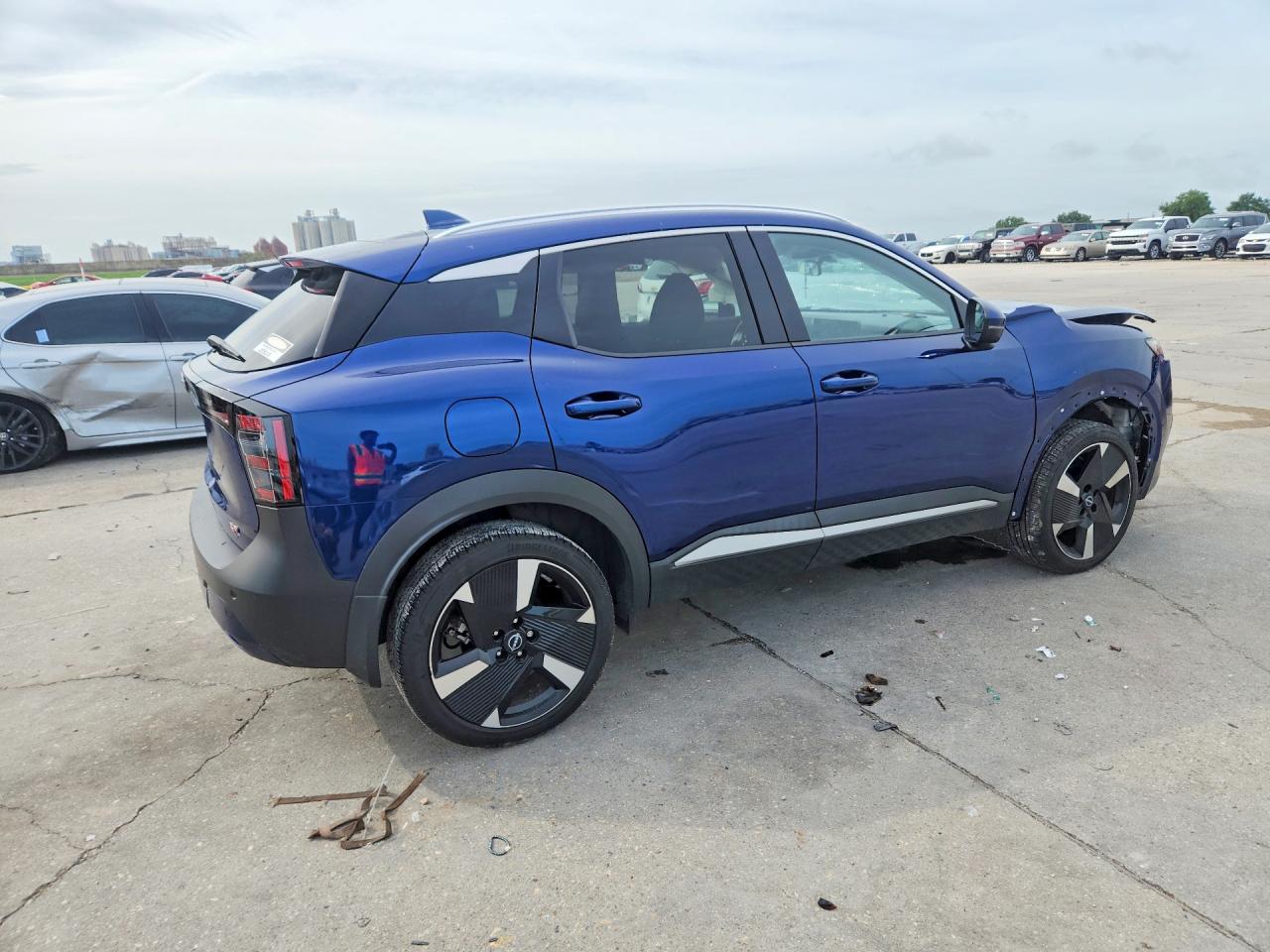 2025 NISSAN KICKS