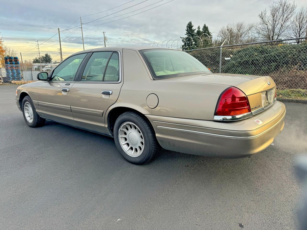 2001 FORD CROWN VIC