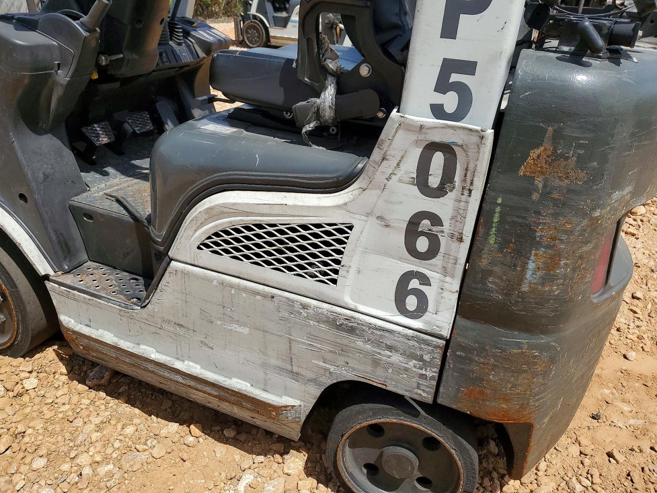 2017 UNICARIERS FORKLIFT