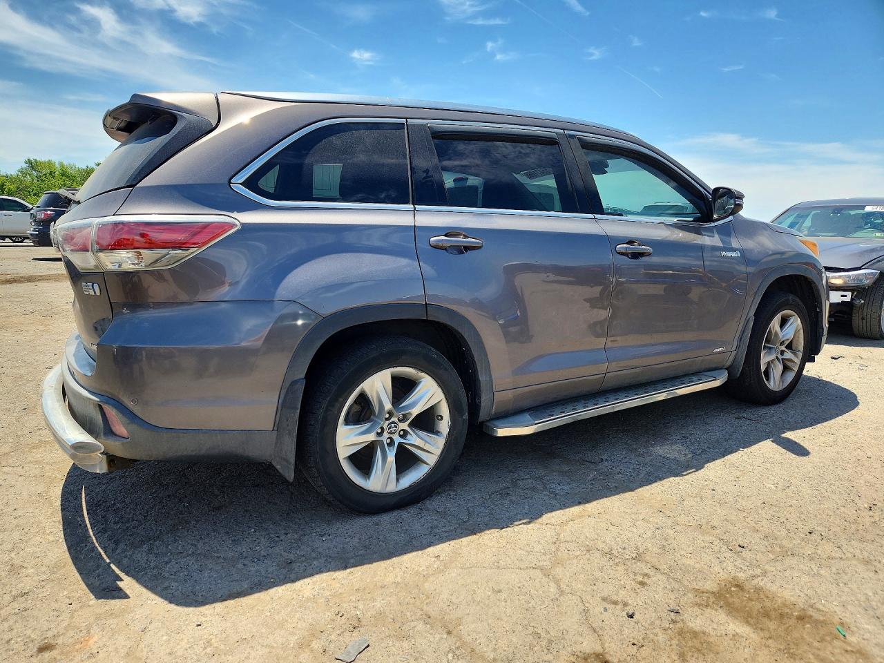 2016 TOYOTA HIGHLANDER