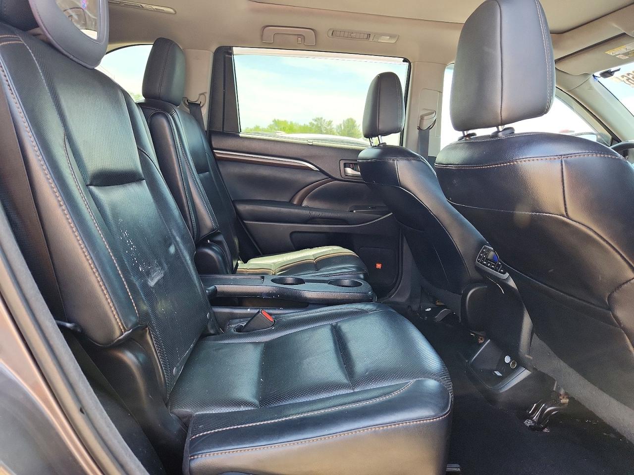 2016 TOYOTA HIGHLANDER