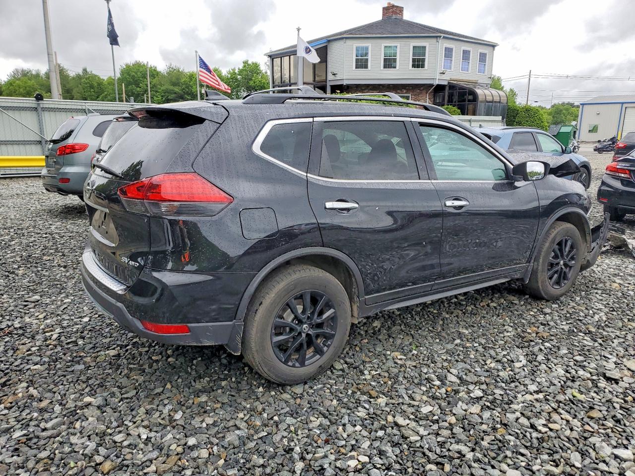 2017 NISSAN ROGUE