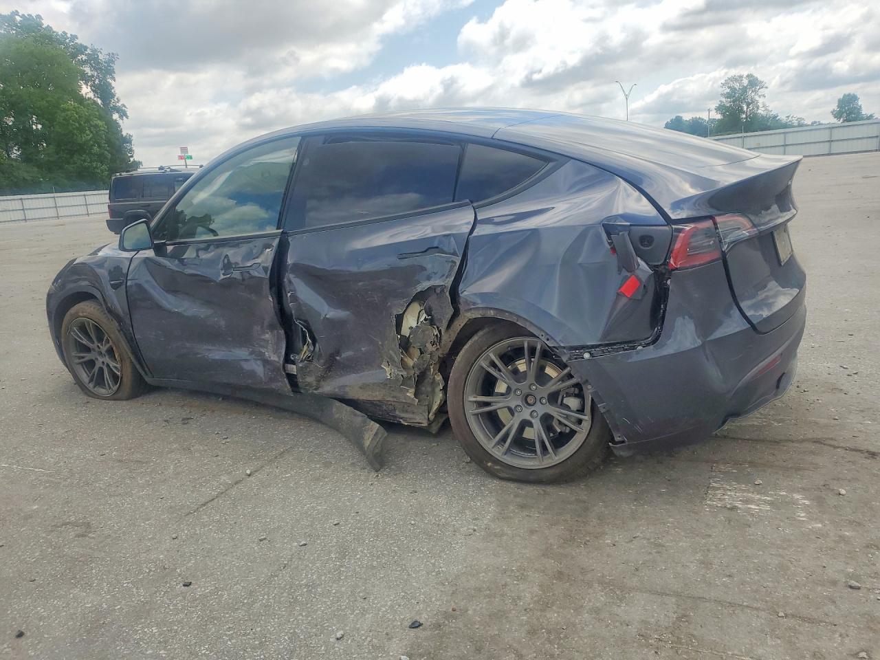 2025 TESLA MODEL Y