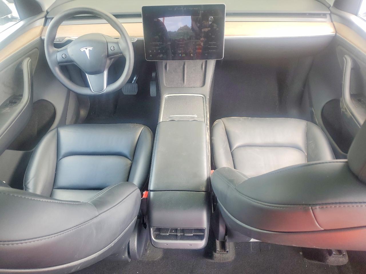 2025 TESLA MODEL Y