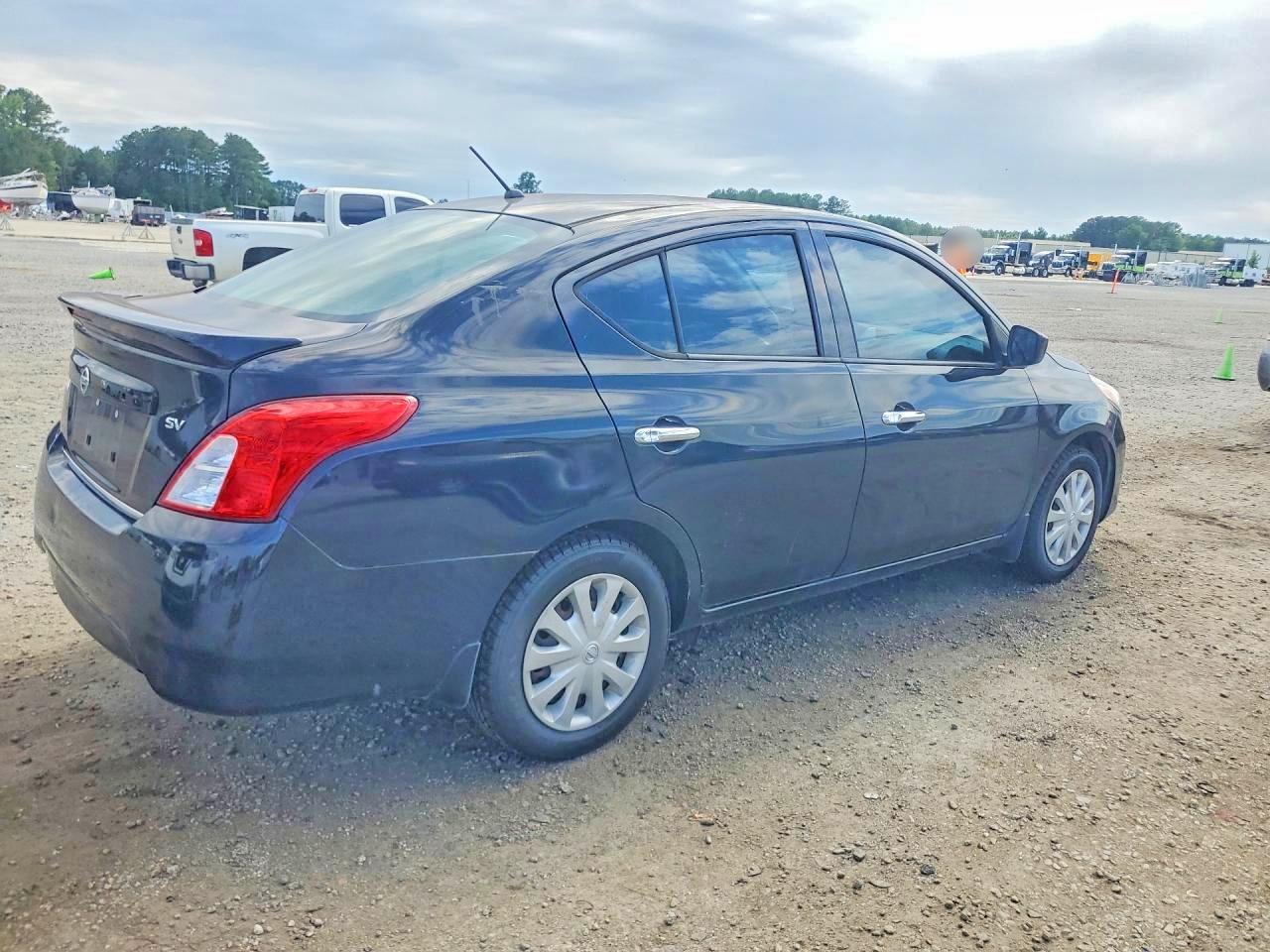 2017 NISSAN VERSA