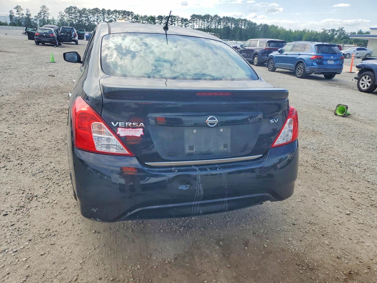 2017 NISSAN VERSA