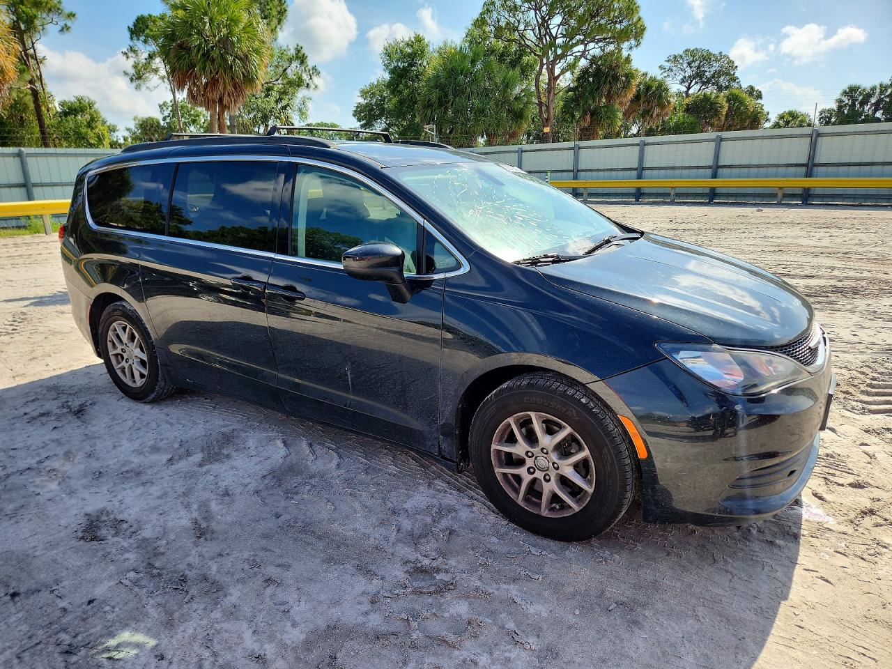 2017 CHRYSLER PACIFICA