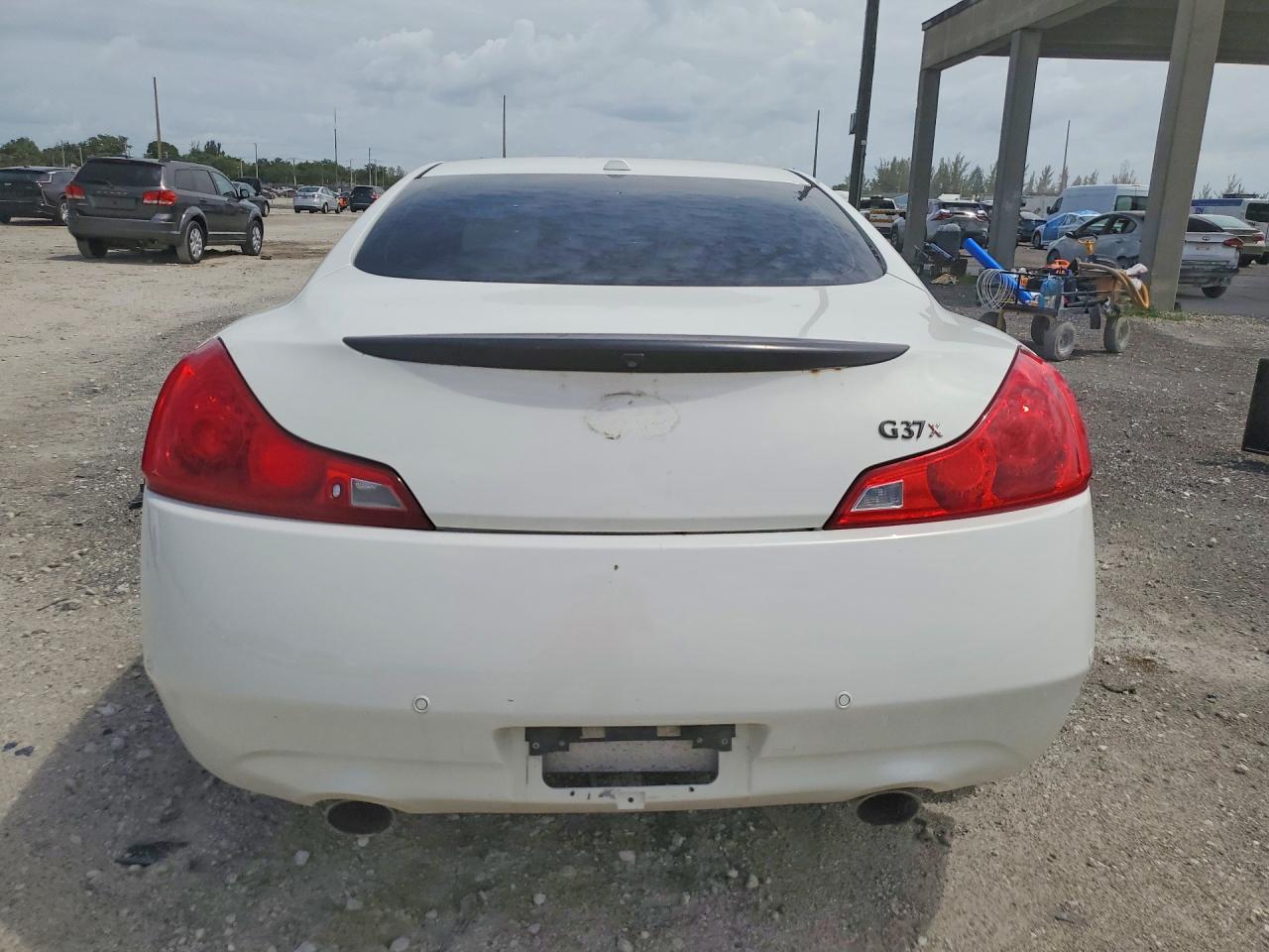 2013 INFINITI G37