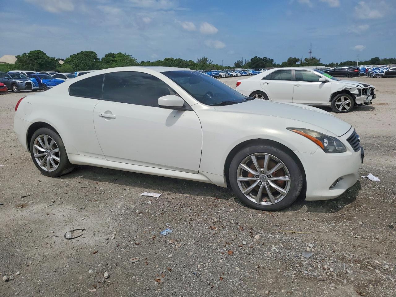 2013 INFINITI G37