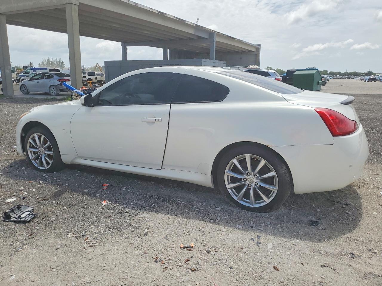 2013 INFINITI G37