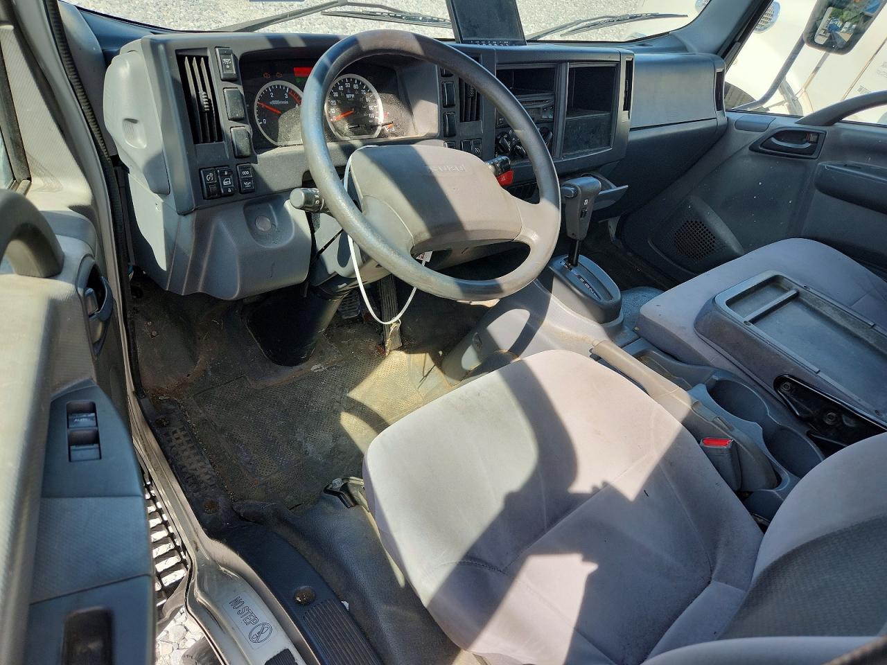 2017 ISUZU NPR