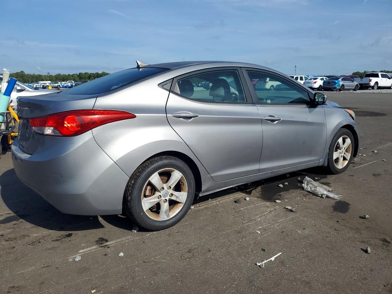 2013 HYUNDAI ELANTRA