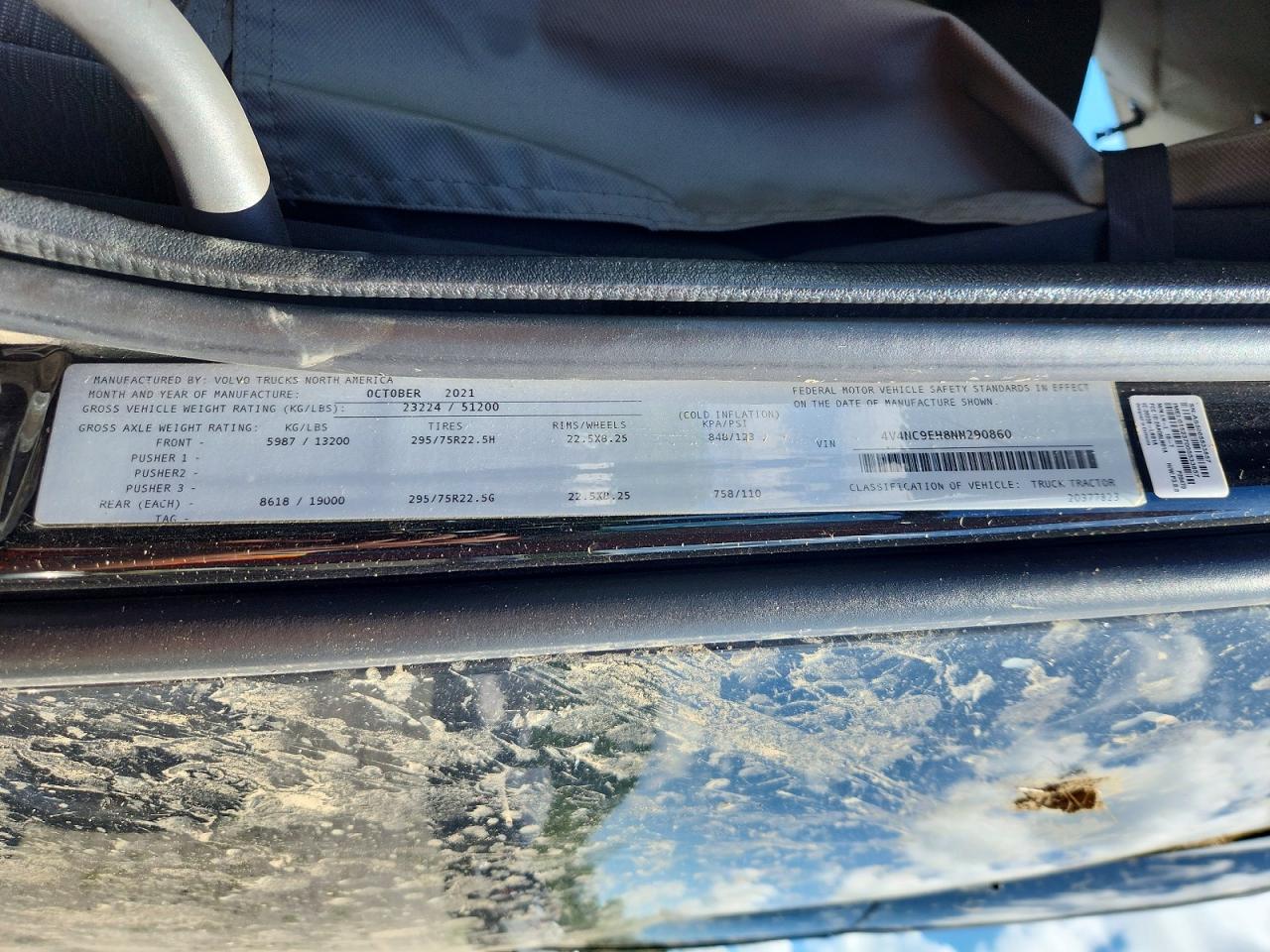 2022 VOLVO VN