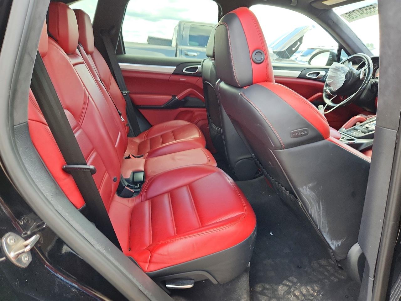 2014 PORSCHE CAYENNE