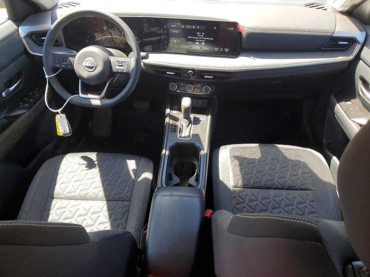 2025 NISSAN KICKS