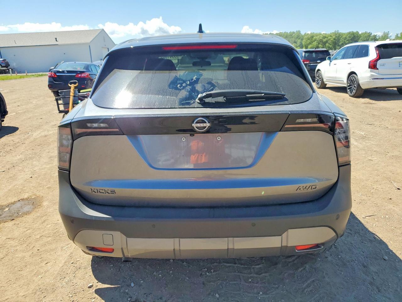 2025 NISSAN KICKS