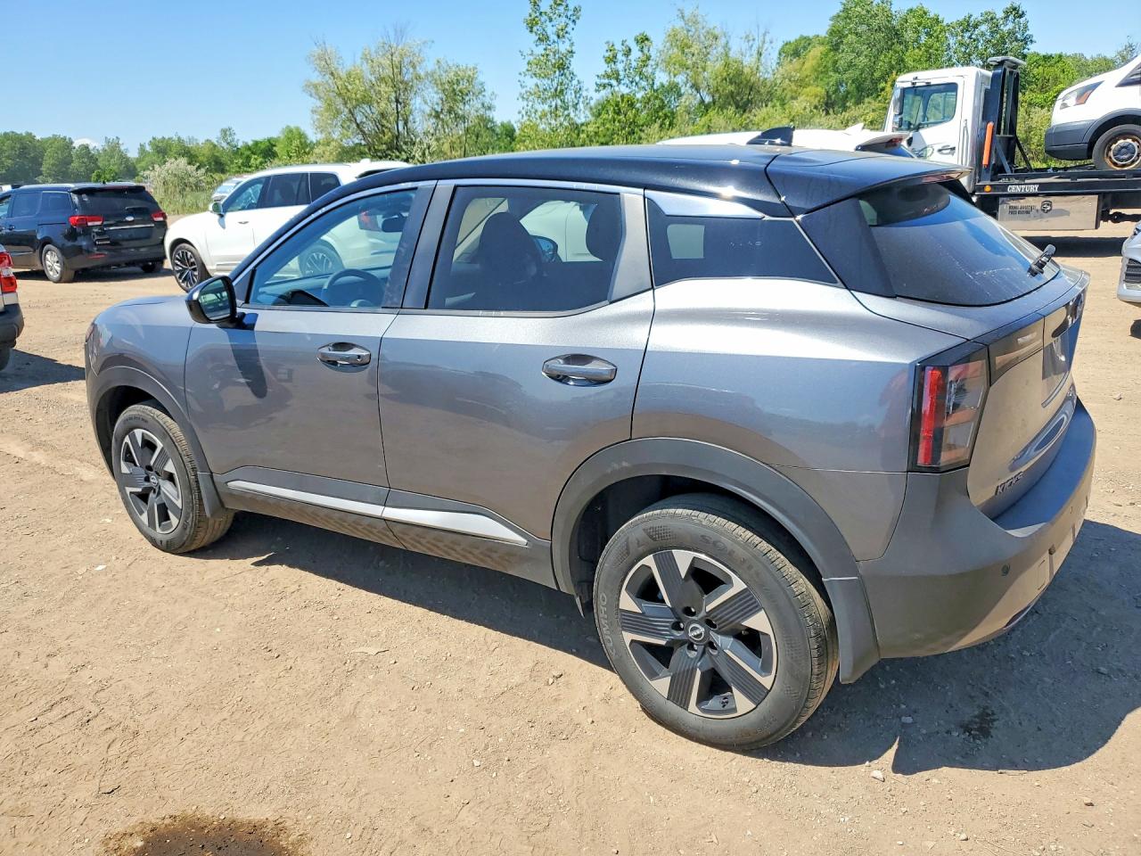2025 NISSAN KICKS