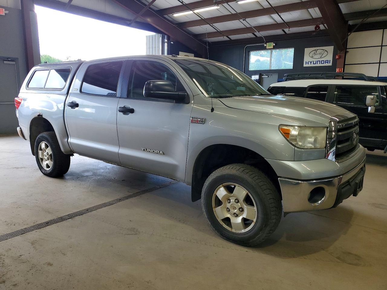2011 TOYOTA TUNDRA