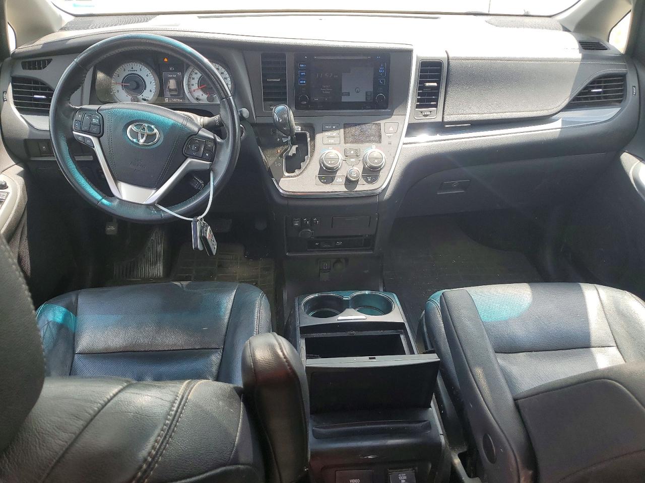 2016 TOYOTA SIENNA