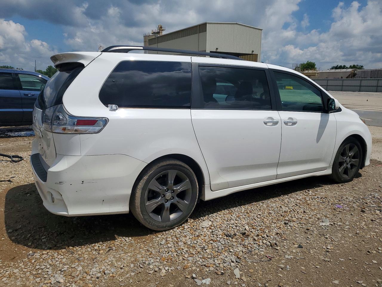 2016 TOYOTA SIENNA