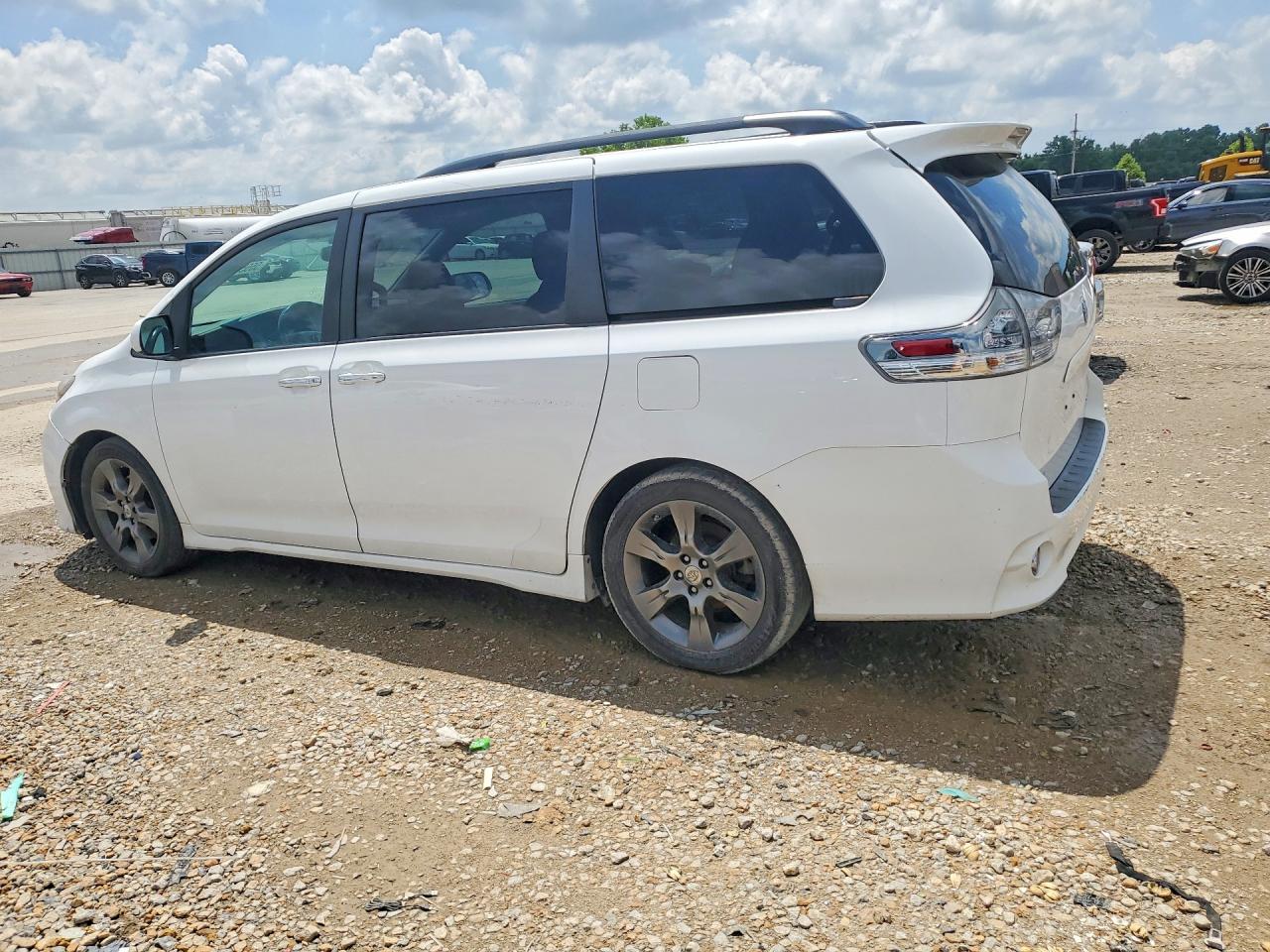 2016 TOYOTA SIENNA