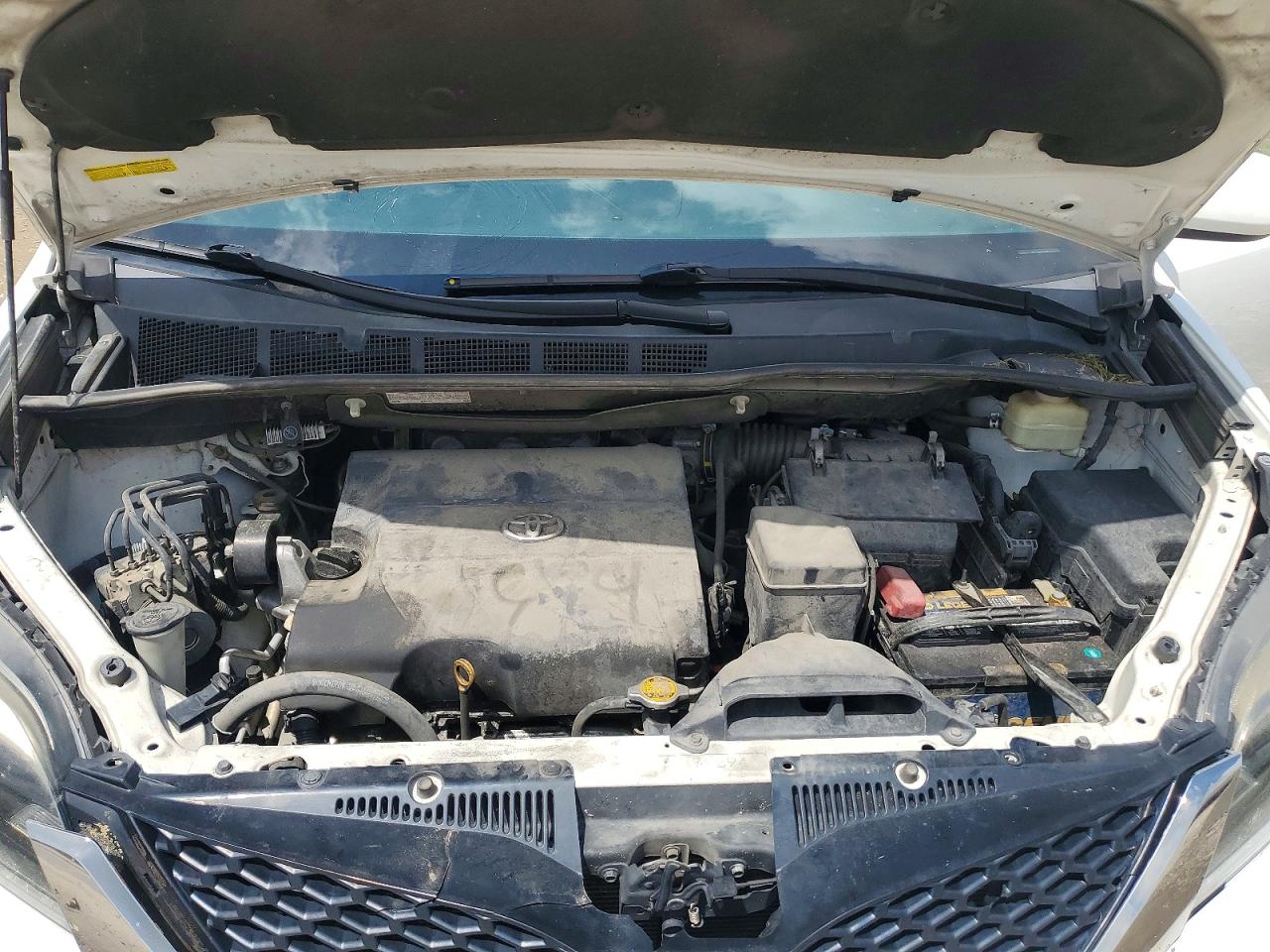 2016 TOYOTA SIENNA