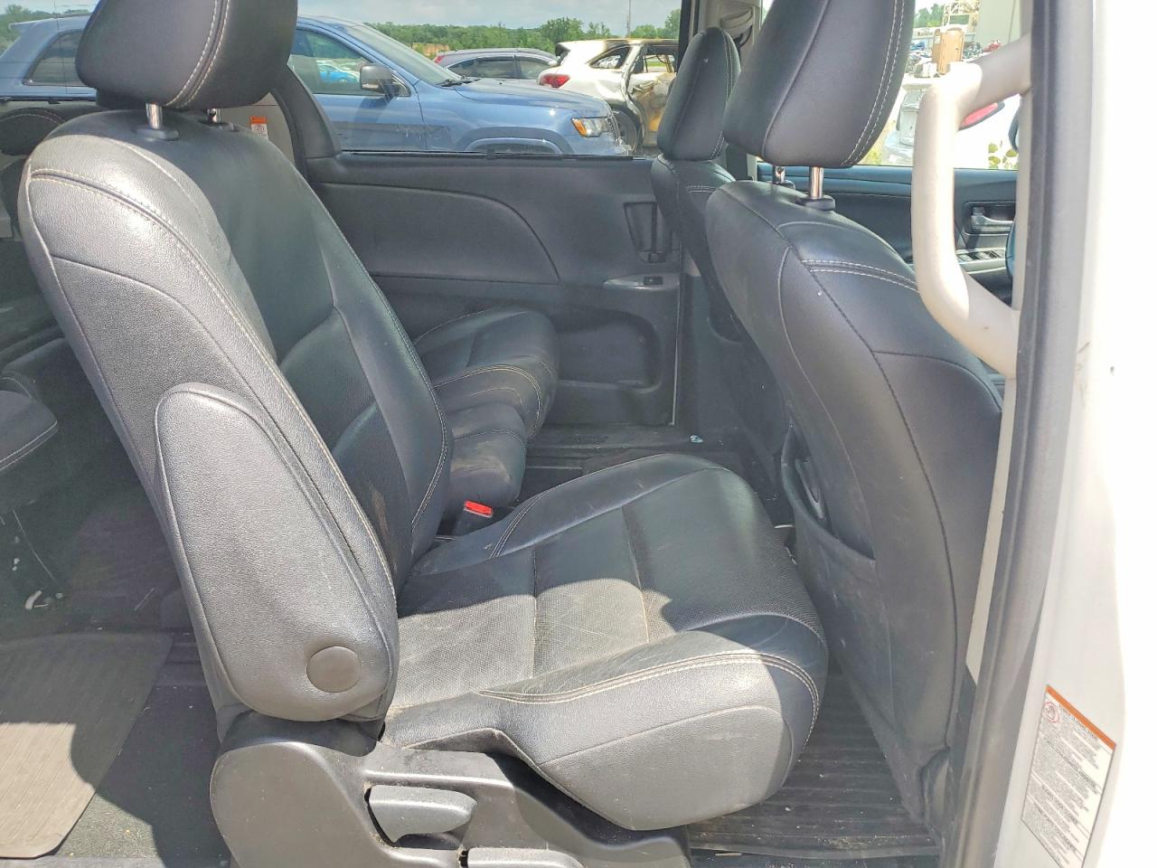 2016 TOYOTA SIENNA