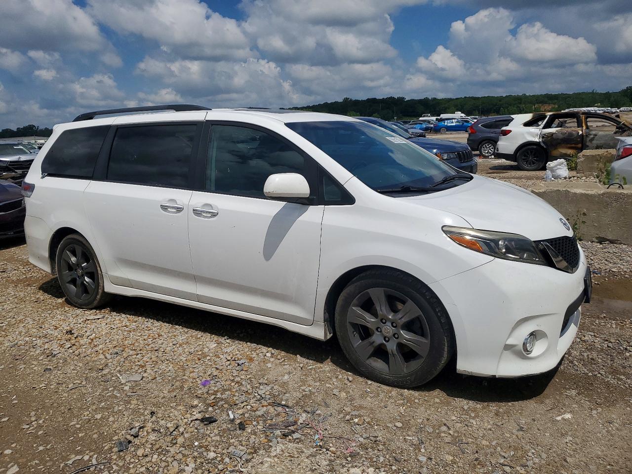 2016 TOYOTA SIENNA