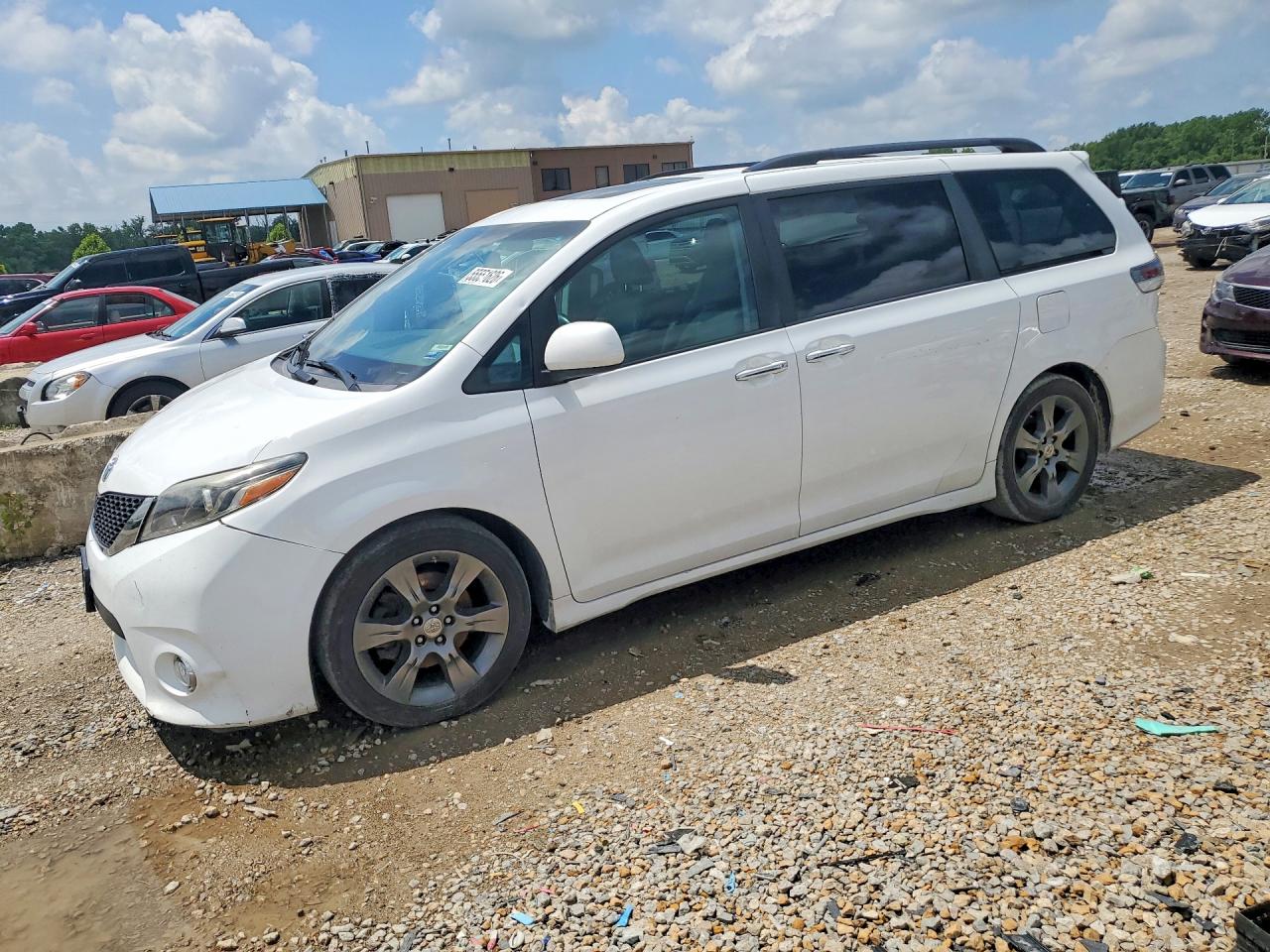 2016 TOYOTA SIENNA