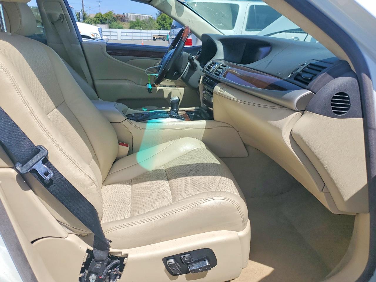 2013 LEXUS LS460