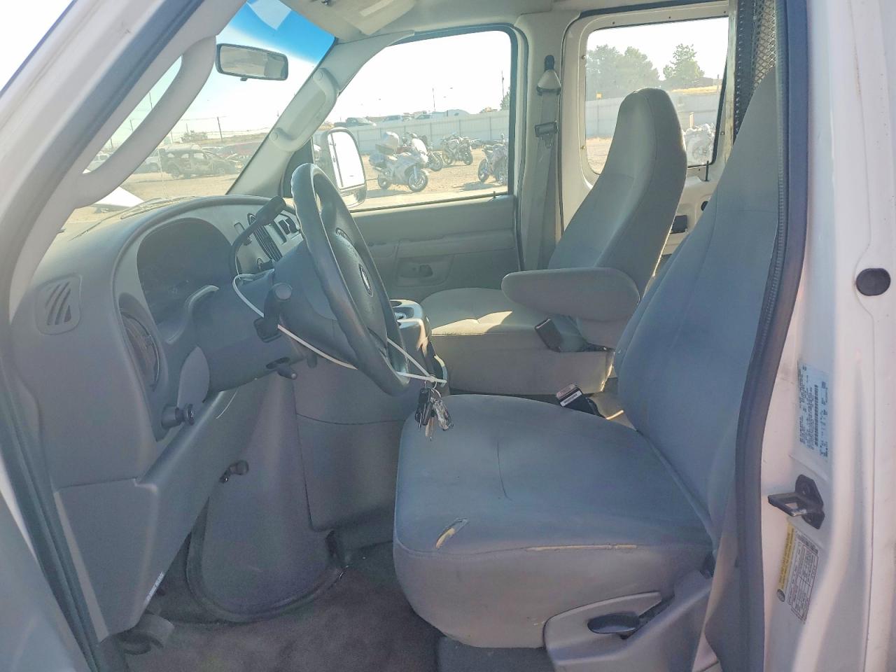 2005 FORD E250