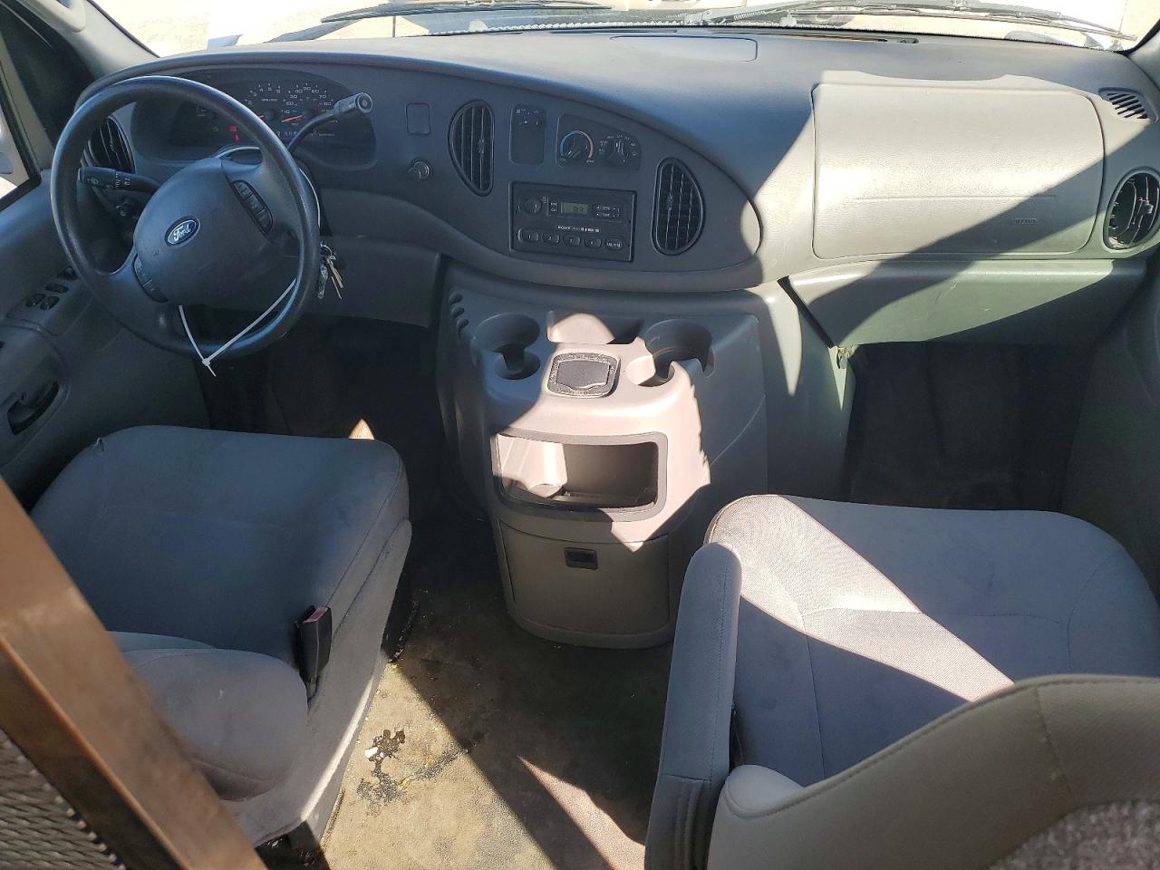 2005 FORD E250
