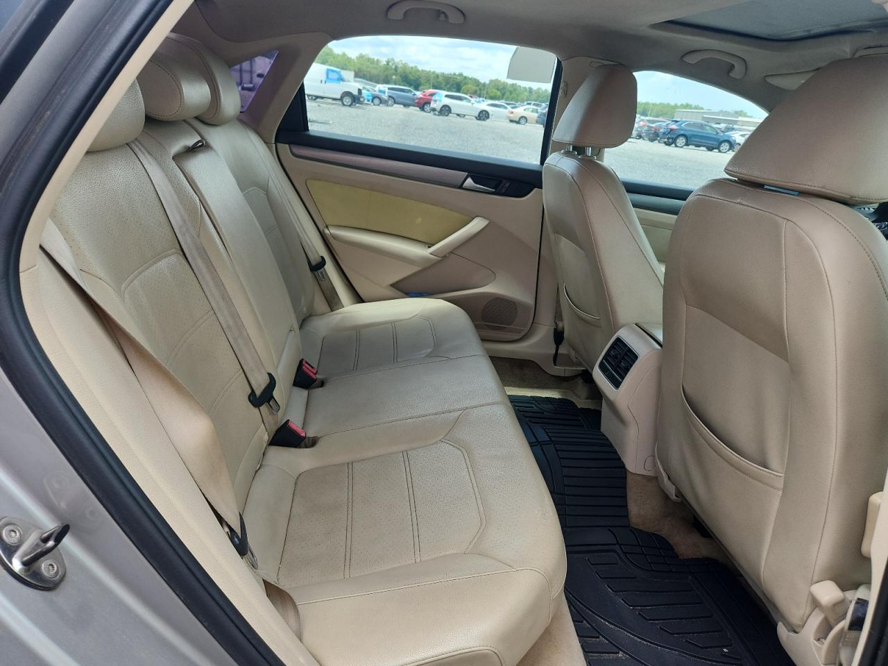 2014 VOLKSWAGEN PASSAT