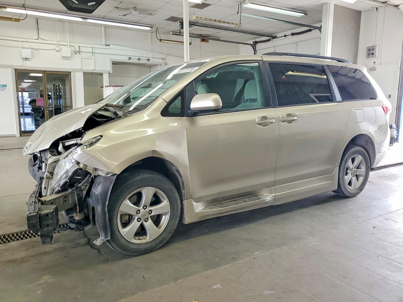 2015 TOYOTA SIENNA